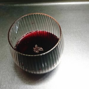 赤ワインにチアシード